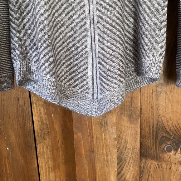 Apt 9 Women’s sweater - Picture 2 of 7